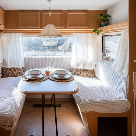 Retro Camper In Center Κάμπινγκ Ålesund